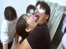 【もの凄い白目剥きイキ顔】まぢ尊い超タレント美貌崩壊黒髪清楚８頭身の完璧美少女が猛ピスハメっぱなしに豹変して絶叫狂うガチ人間廃業7P大乱交　サンプル画像09